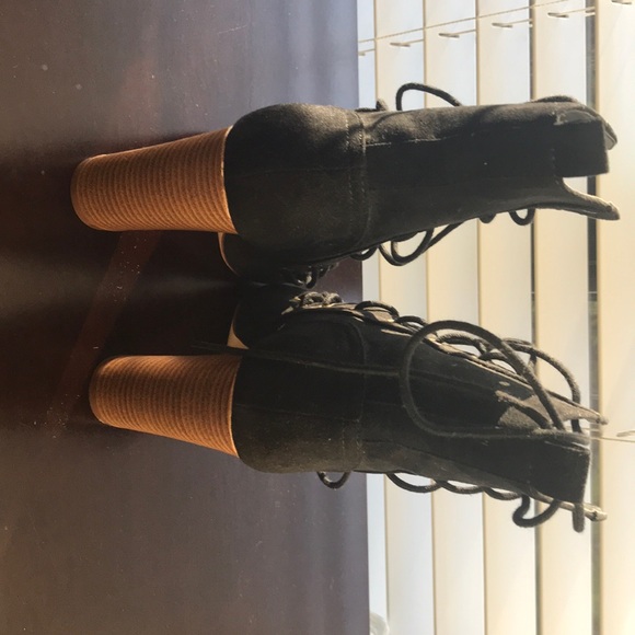 Black tie up heels size 6 - Picture 2 of 4